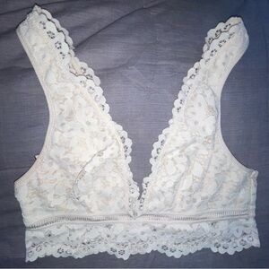 VICTORIA’S Secret cream lace bralette S